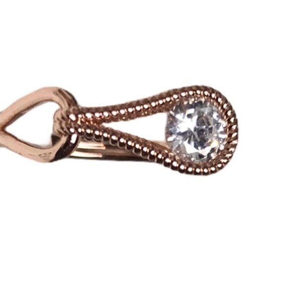 NWT Beautiful Rose Gold Size 6 Ring - Picture 1 of 9